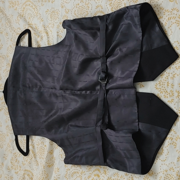 Black vest - Picture 4 of 4